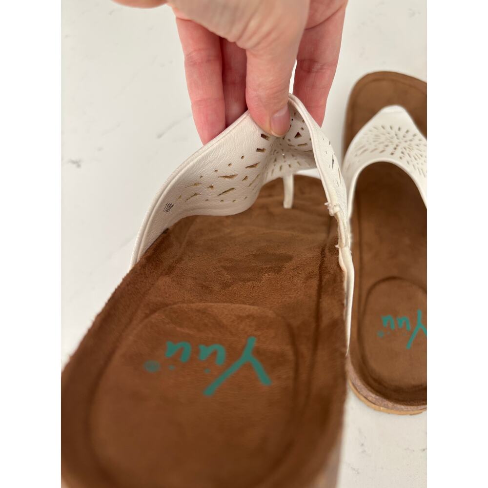 NWT Yuu leather eyelet thong sandals sz 11 white/tan boho coastal chic comfort - Picture 7 of 8